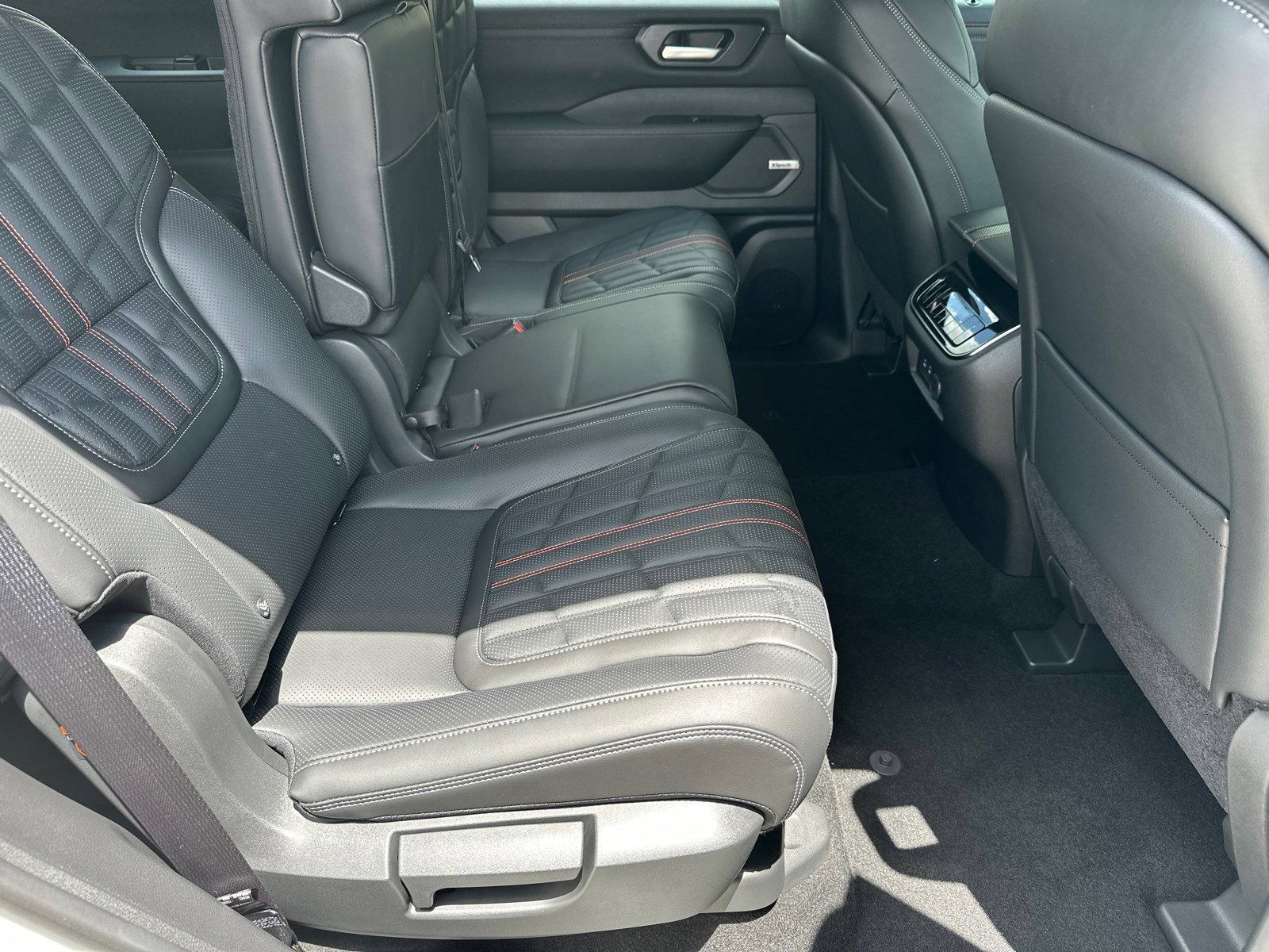 New 2025 Nissan Armada PRO-4X AWD/4WD image 15