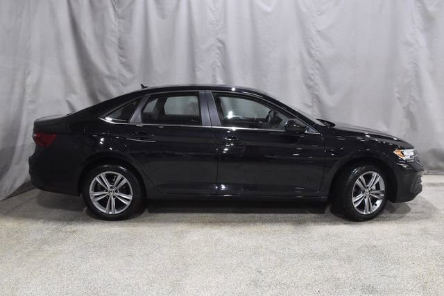 Used 2024 Volkswagen Jetta SE image 3