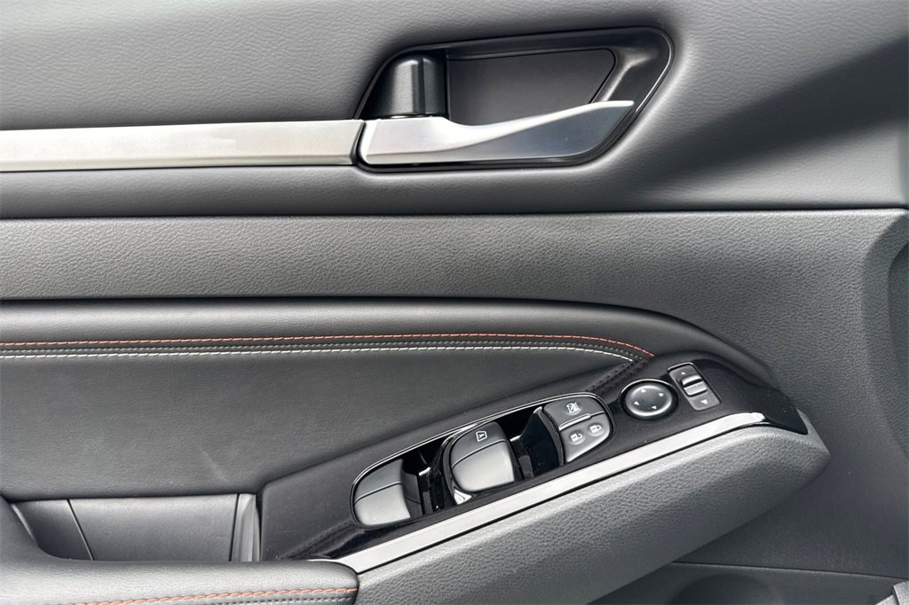 Certified 2023 Nissan Altima 2.0 SR image 12