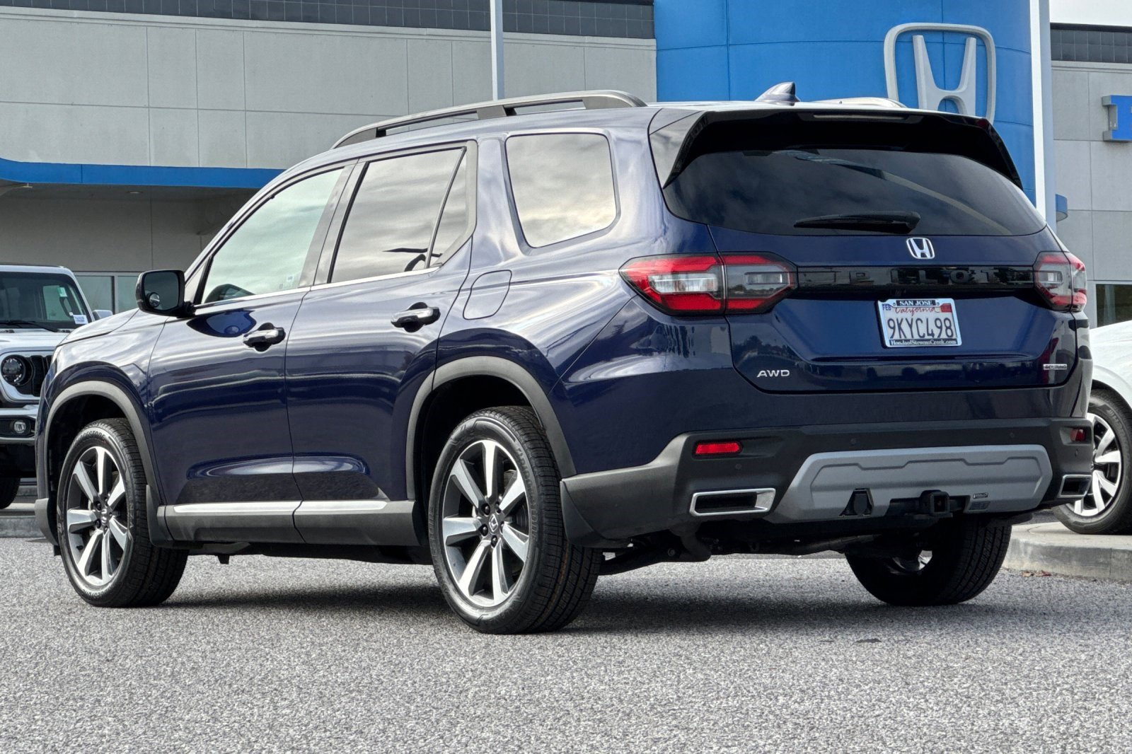 Certified 2024 Honda Pilot Touring image 3