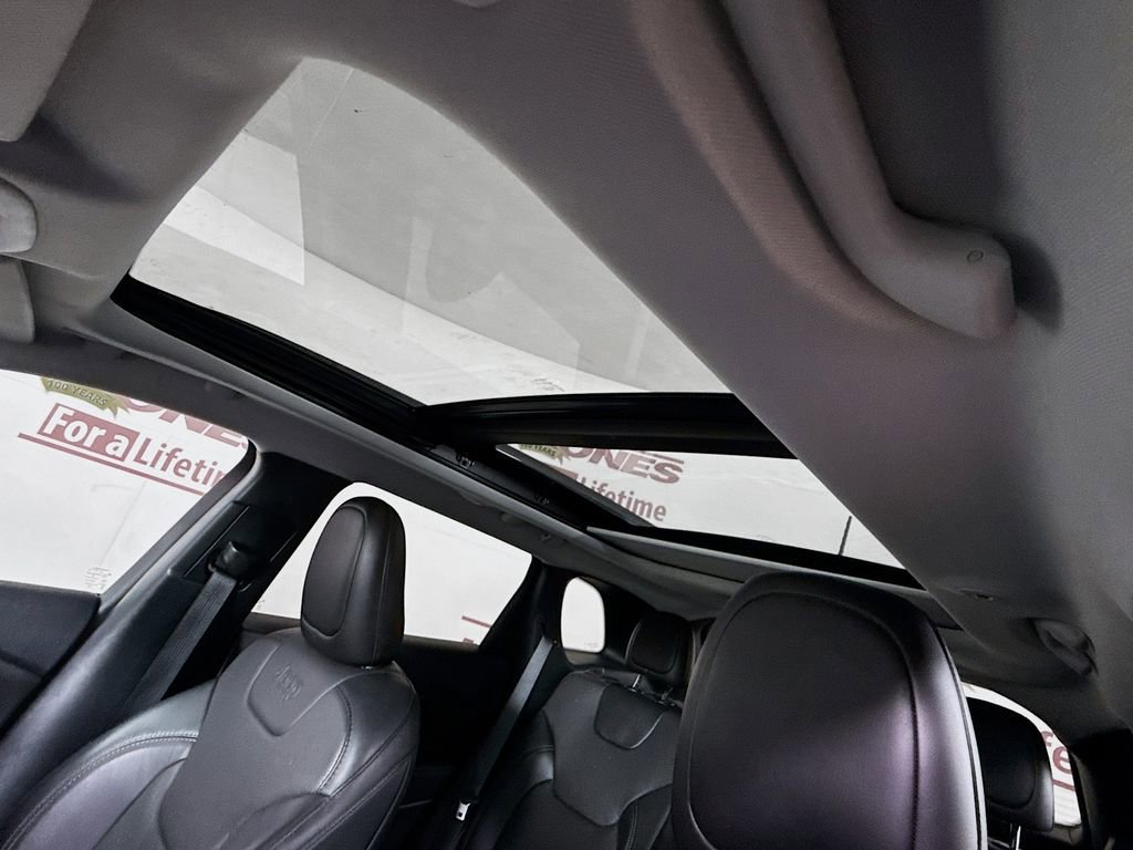 Used 2023 Jeep Cherokee Altitude Lux w/ Lux Elite Package AWD/4WD image 12