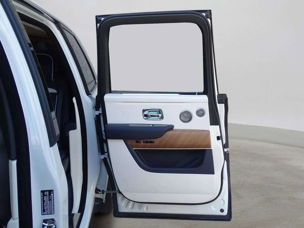 Certified 2025 Rolls-Royce Cullinan image 8
