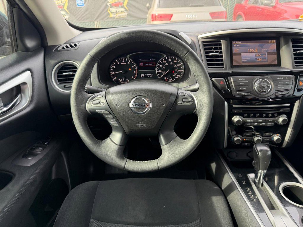 Used 2015 Nissan Pathfinder SV image 36