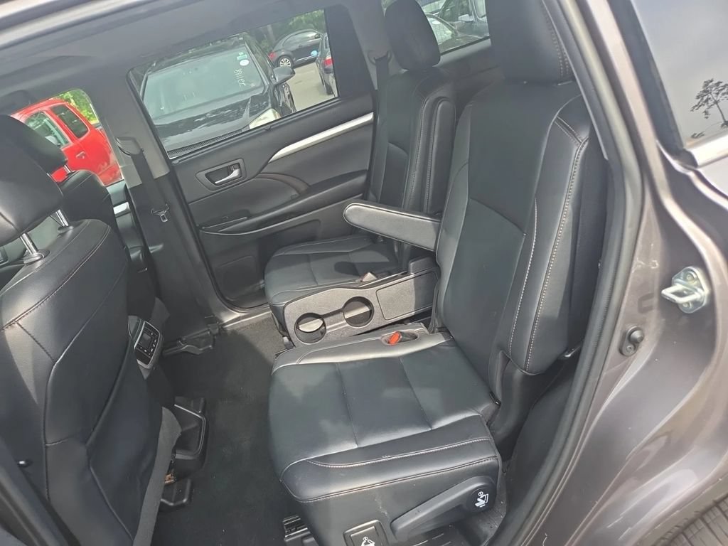 Used 2019 Toyota Highlander XLE AWD/4WD image 8