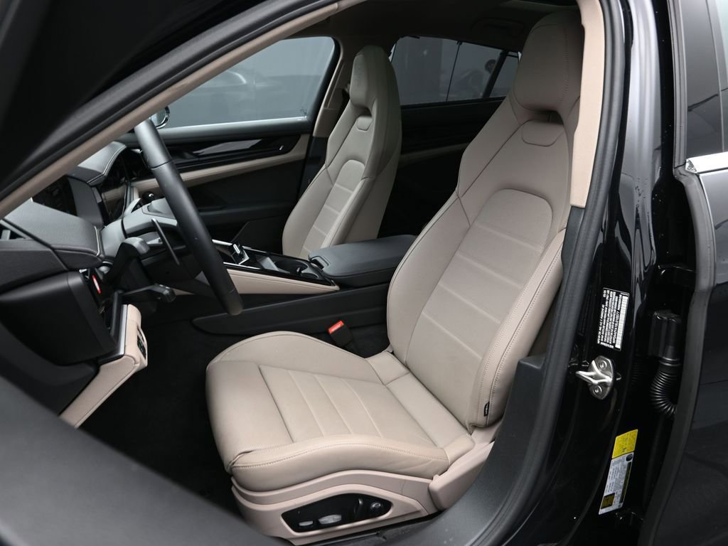 Used 2025 Porsche Panamera RWD image 5