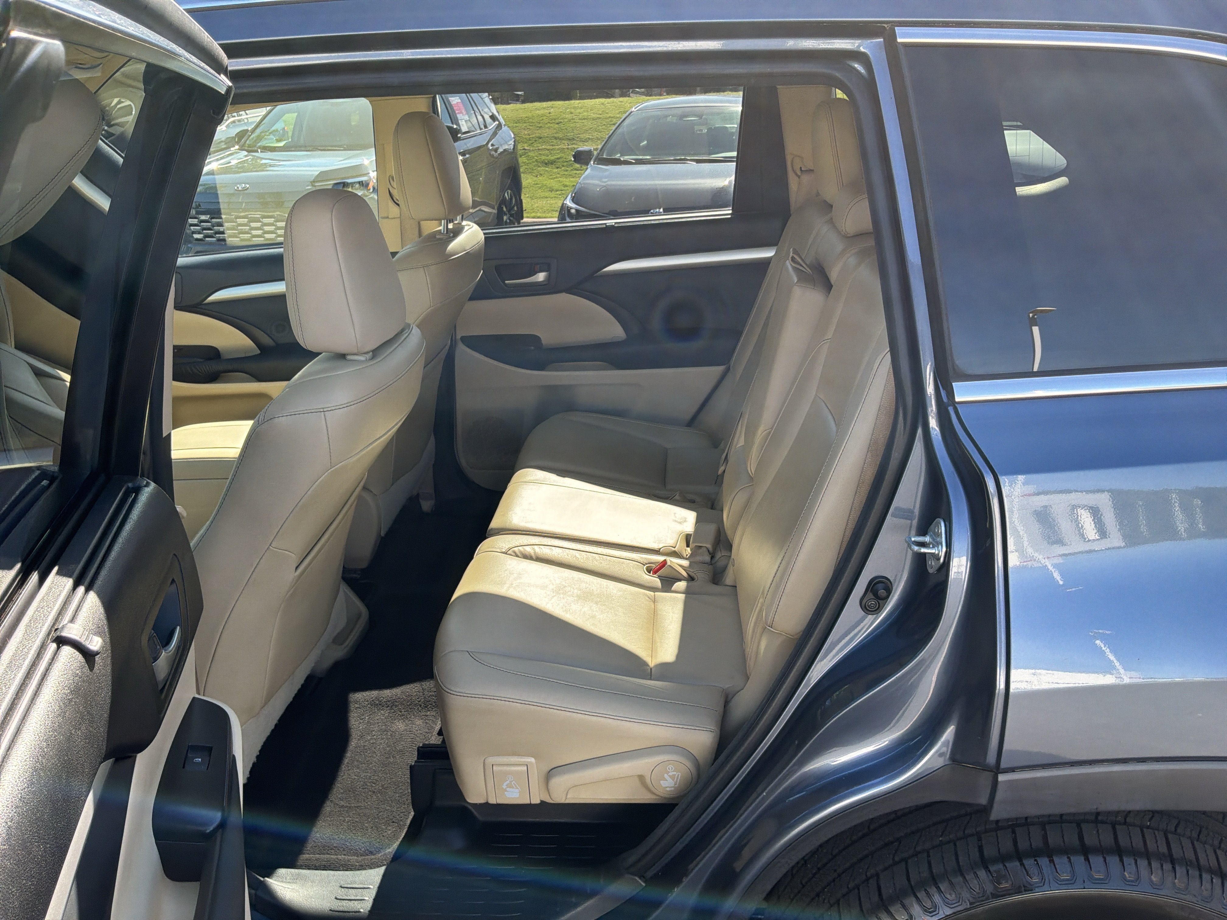 Used 2015 Toyota Highlander XLE AWD/4WD image 31