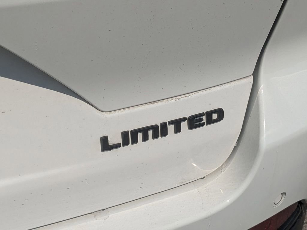 Used 2023 Jeep Grand Cherokee Limited w/ Black Appearance Package image 13