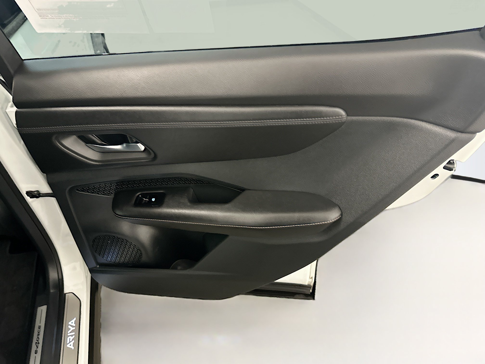 Used 2024 Nissan Ariya AWD image 30