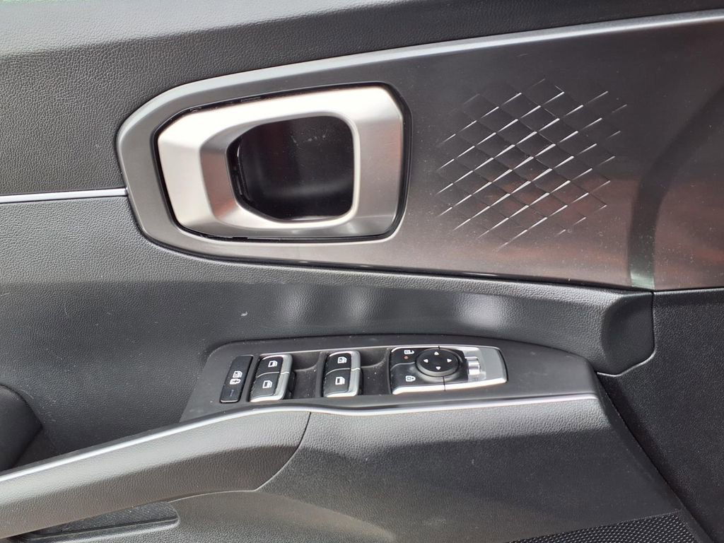 Used 2024 Kia Sorento S image 17