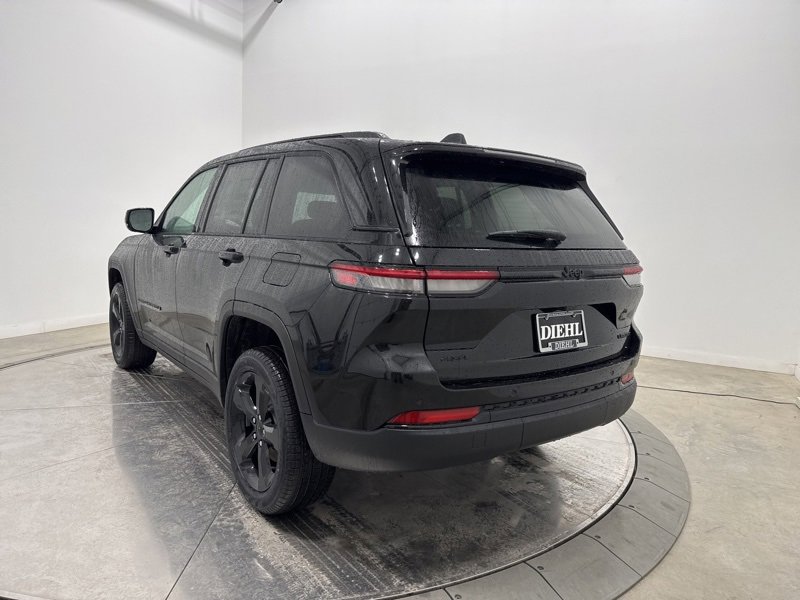 New 2025 Jeep Grand Cherokee Limited w/ Black Appearance Package image 5