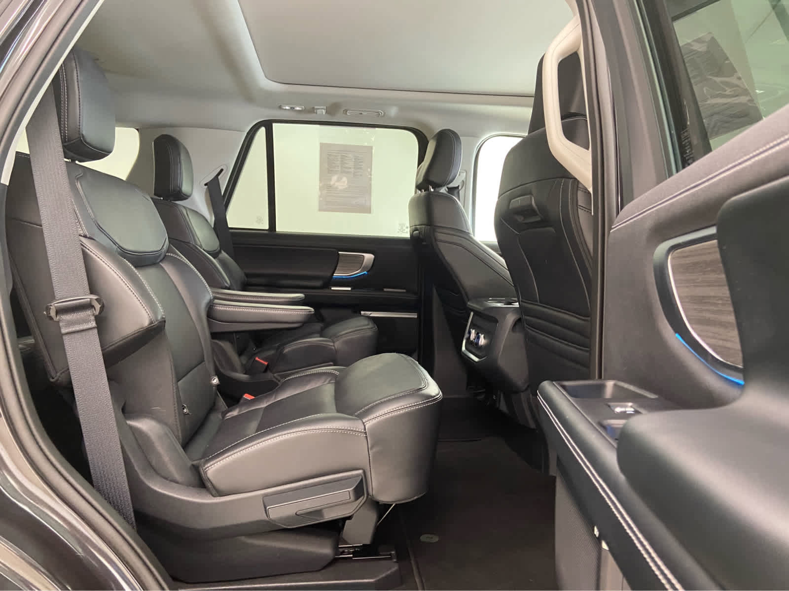 Used 2025 Ford Expedition Platinum image 22