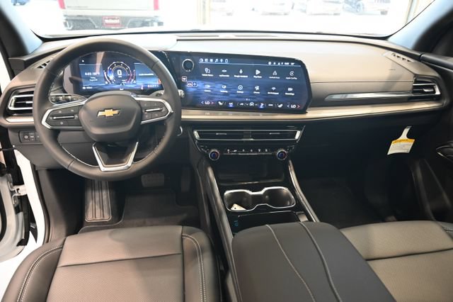 New 2027 Chevrolet Traverse LT w/ Sun and Wheel Package FWD image 13