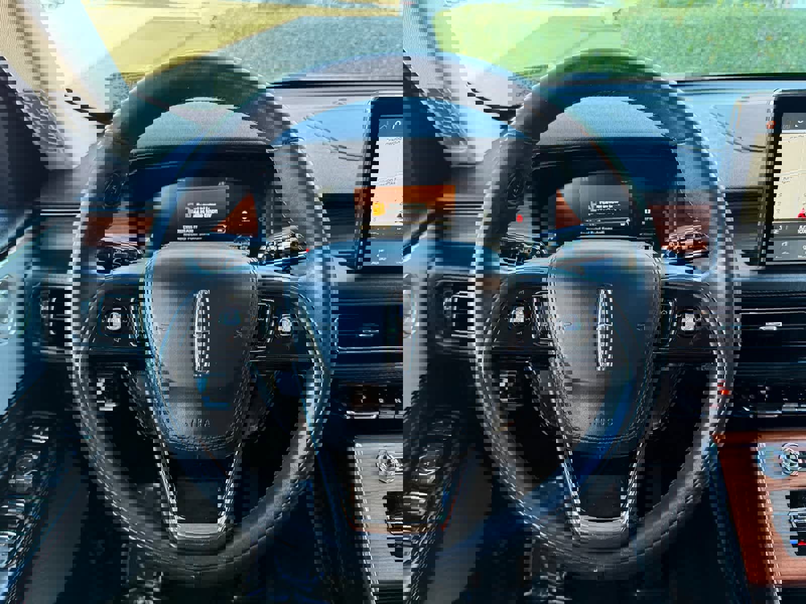 Used 2020 Lincoln Aviator Reserve w/ Equipment Group 202A image 15