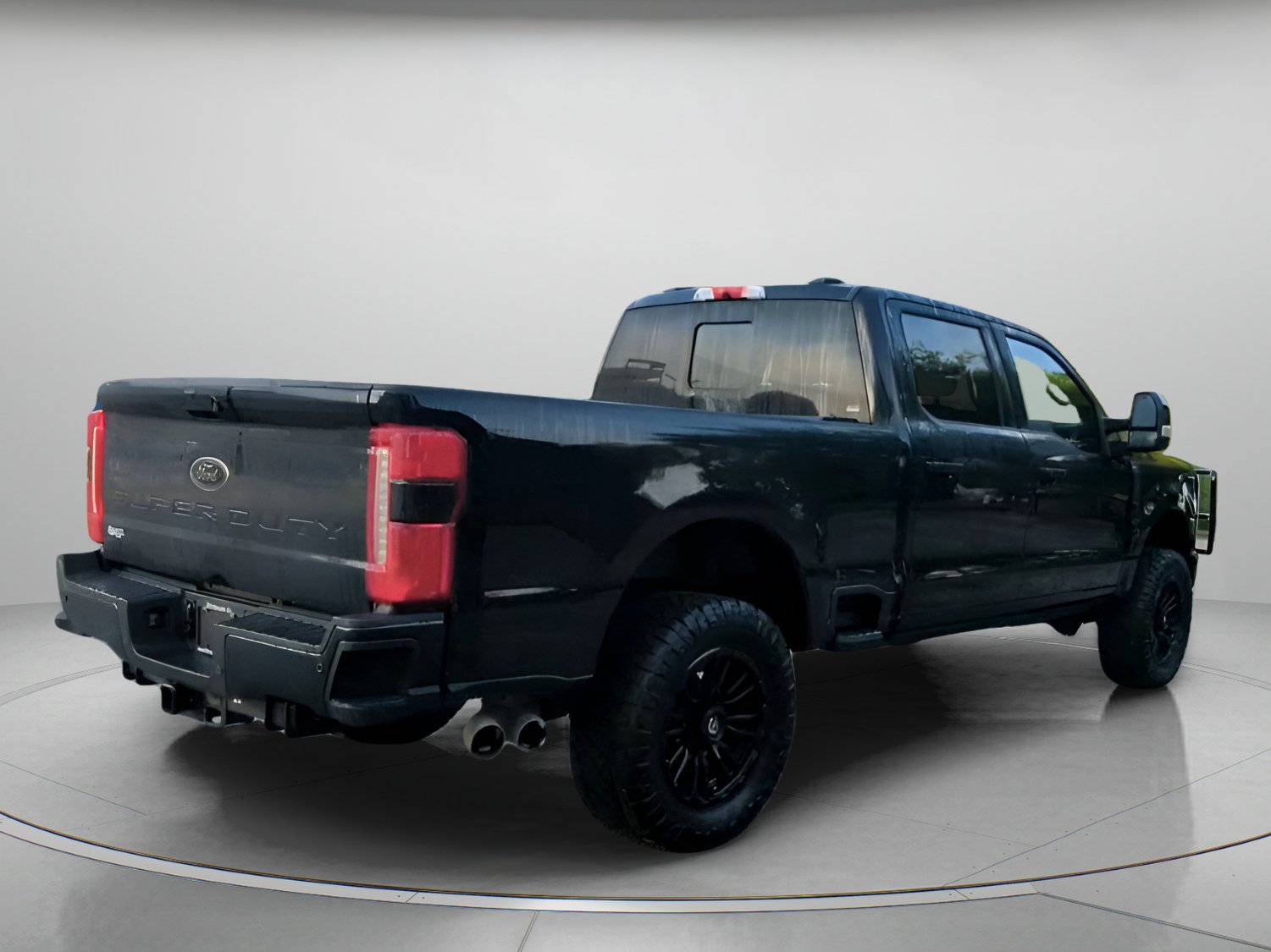 Used 2025 Ford F250 Lariat w/ Black Appearance Package AWD/4WD image 28