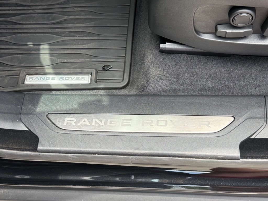 Certified 2026 Land Rover Range Rover Velar Dynamic SE AWD/4WD image 12