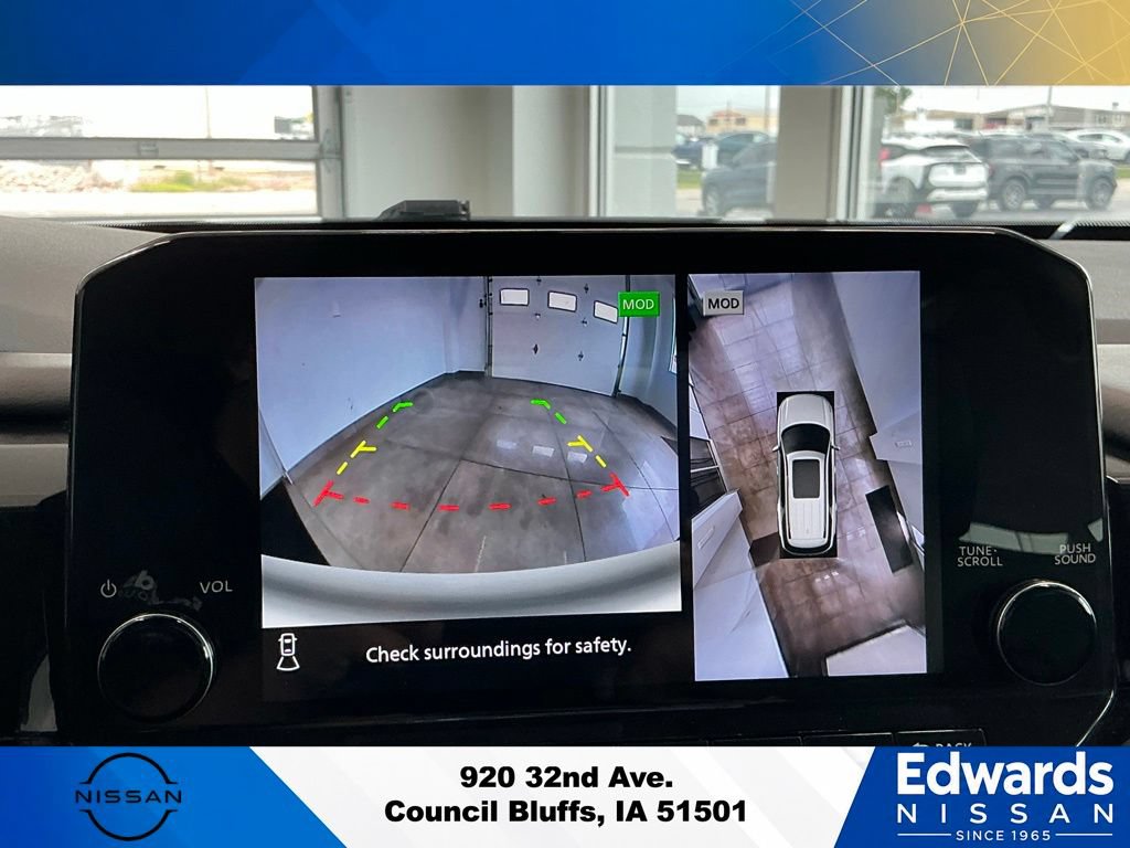 Used 2025 Nissan Pathfinder SL AWD/4WD image 30