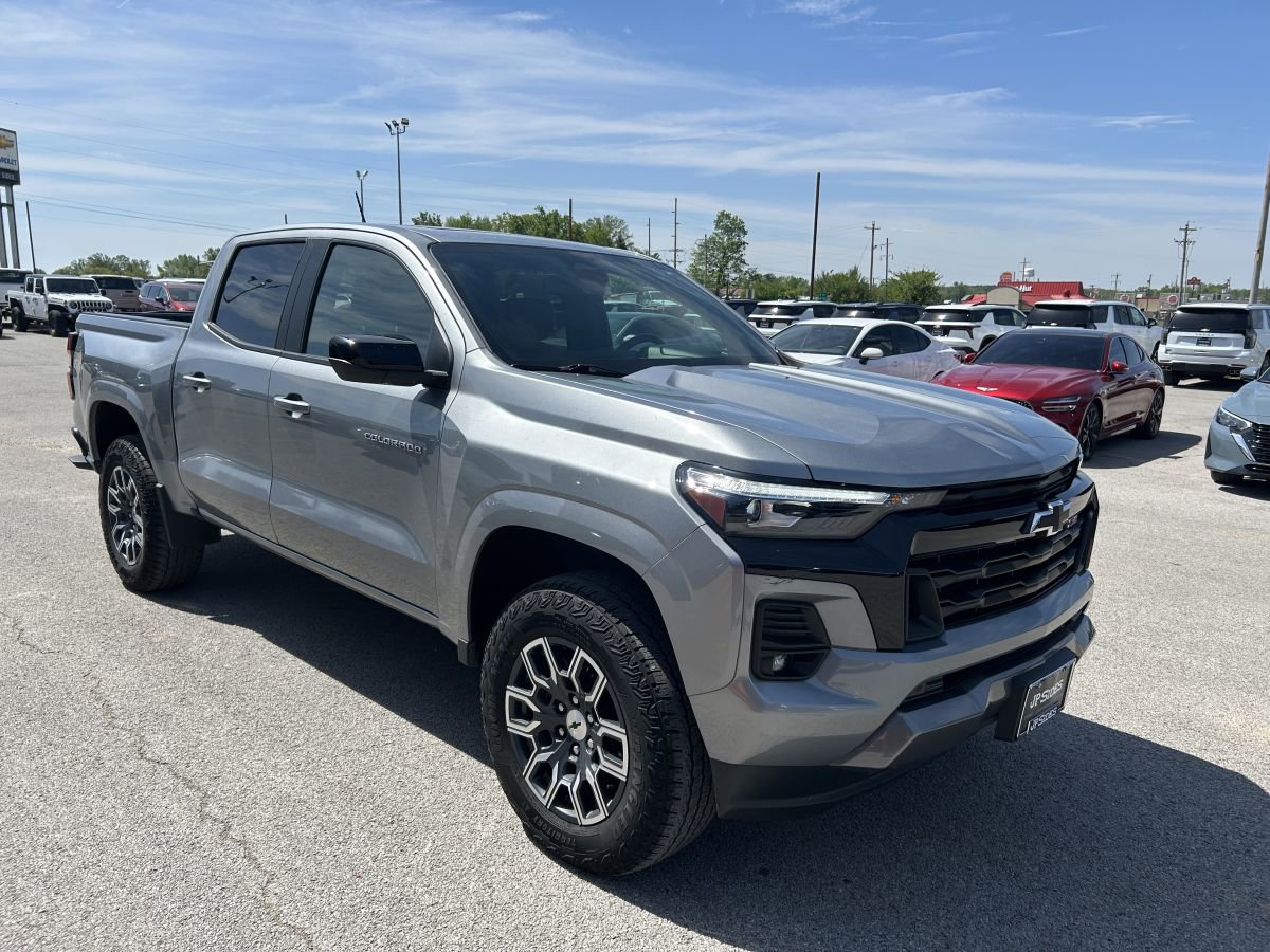 Used 2023 Chevrolet Colorado Z71 w/ Z71 Convenience Package 2 AWD/4WD image 2