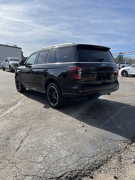 Used 2023 Ford Expedition Limited AWD/4WD image 5
