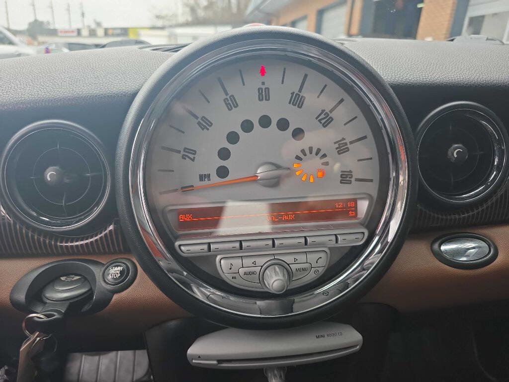 Used 2010 MINI Cooper Hardtop image 16