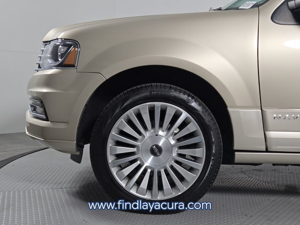 Used 2017 Lincoln Navigator Select RWD image 12