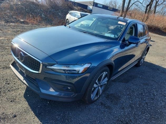 Used 2024 Volvo V60 B5 Cross Country Plus video 2