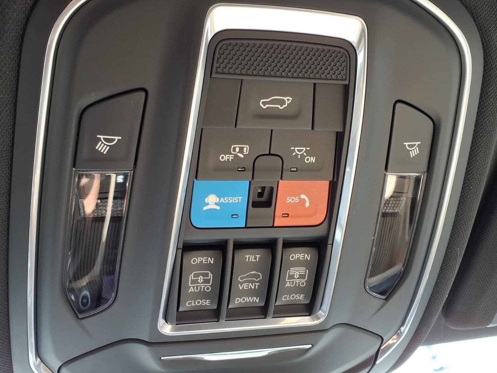 Used 2023 Jeep Grand Cherokee Limited AWD/4WD image 27