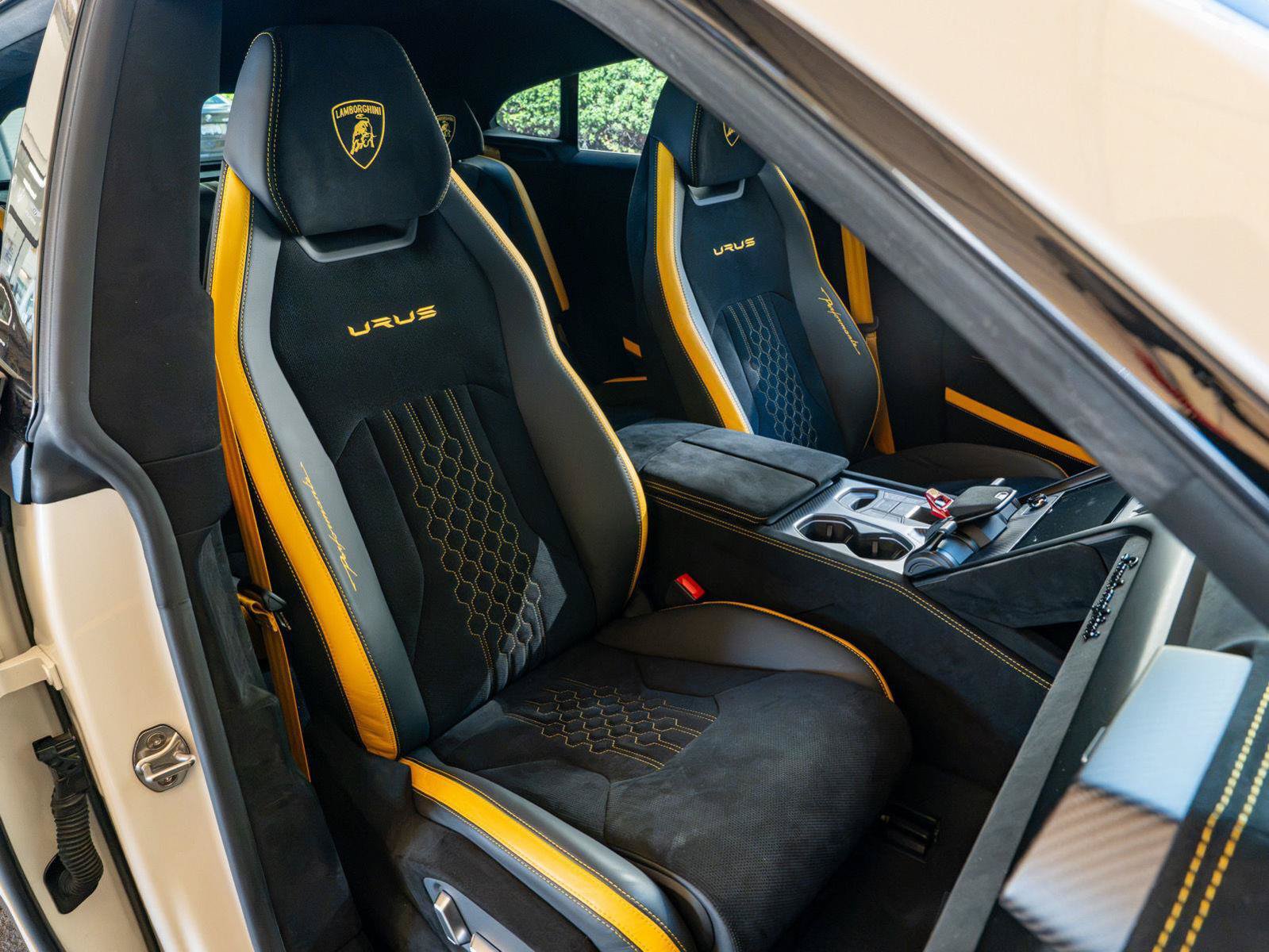 Used 2024 Lamborghini Urus Performante AWD/4WD image 28