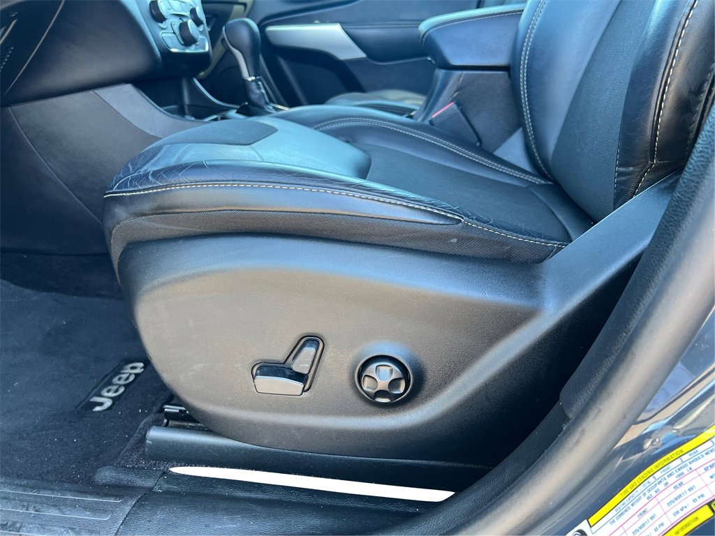 Used 2018 Jeep Cherokee Latitude Plus image 20