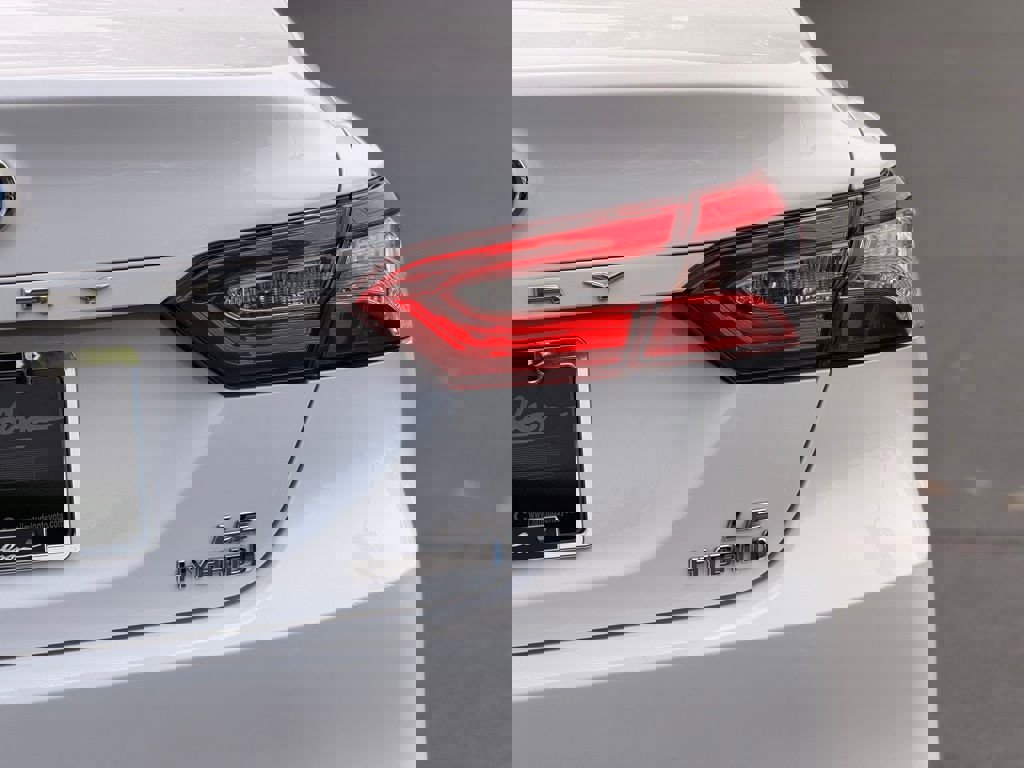 Used 2020 Toyota Camry LE FWD image 12