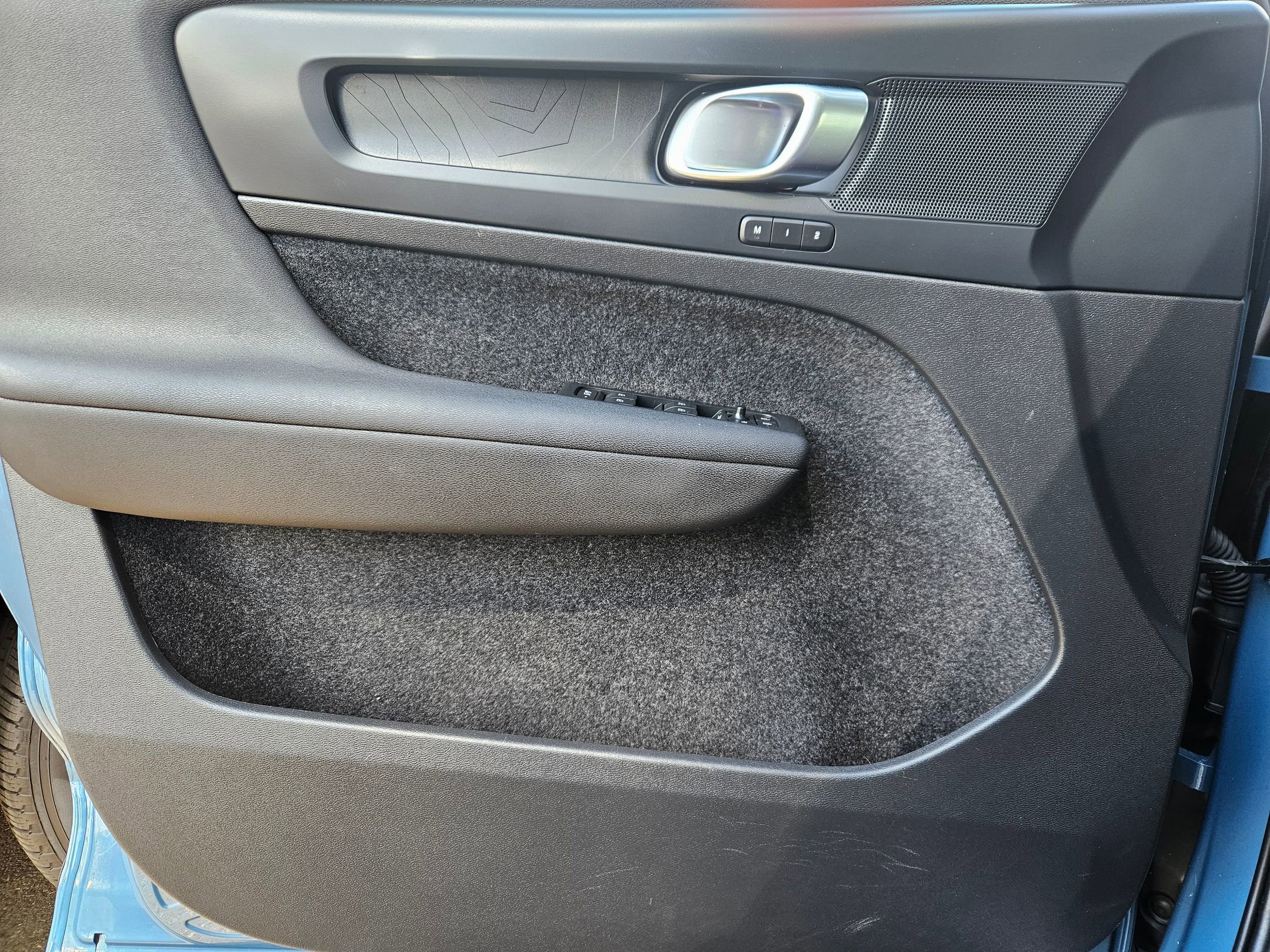 Used 2023 Volvo C40 P8 Recharge Plus image 9