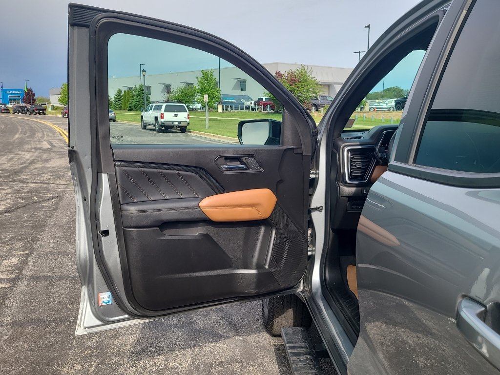 Used 2024 GMC Canyon AT4 w/ AT4 Premium Package AWD/4WD image 12