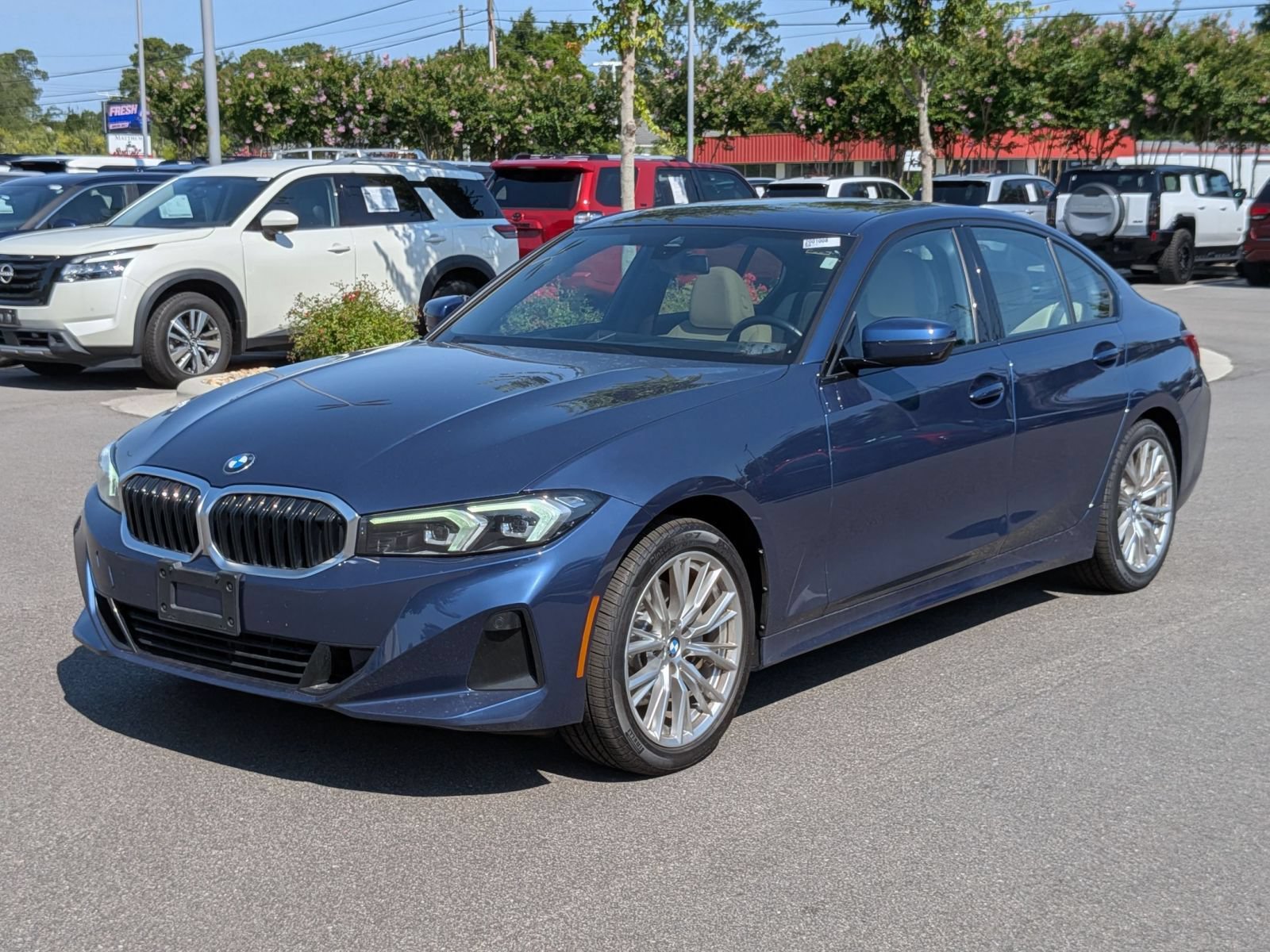 Used 2023 BMW 330i xDrive Sedan w/ Driving Assistance Package AWD/4WD image 7