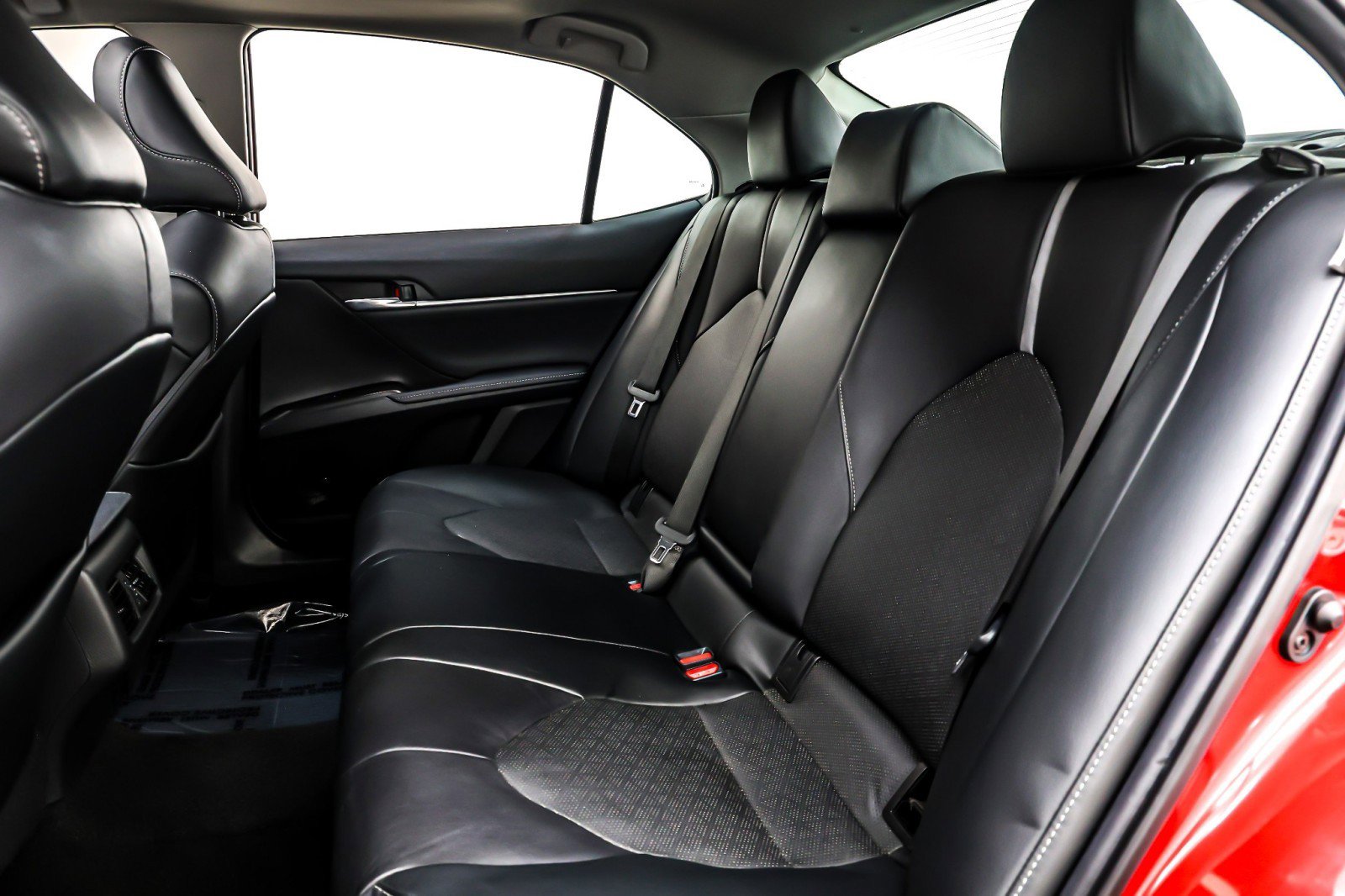 Used 2021 Toyota Camry XSE image 8