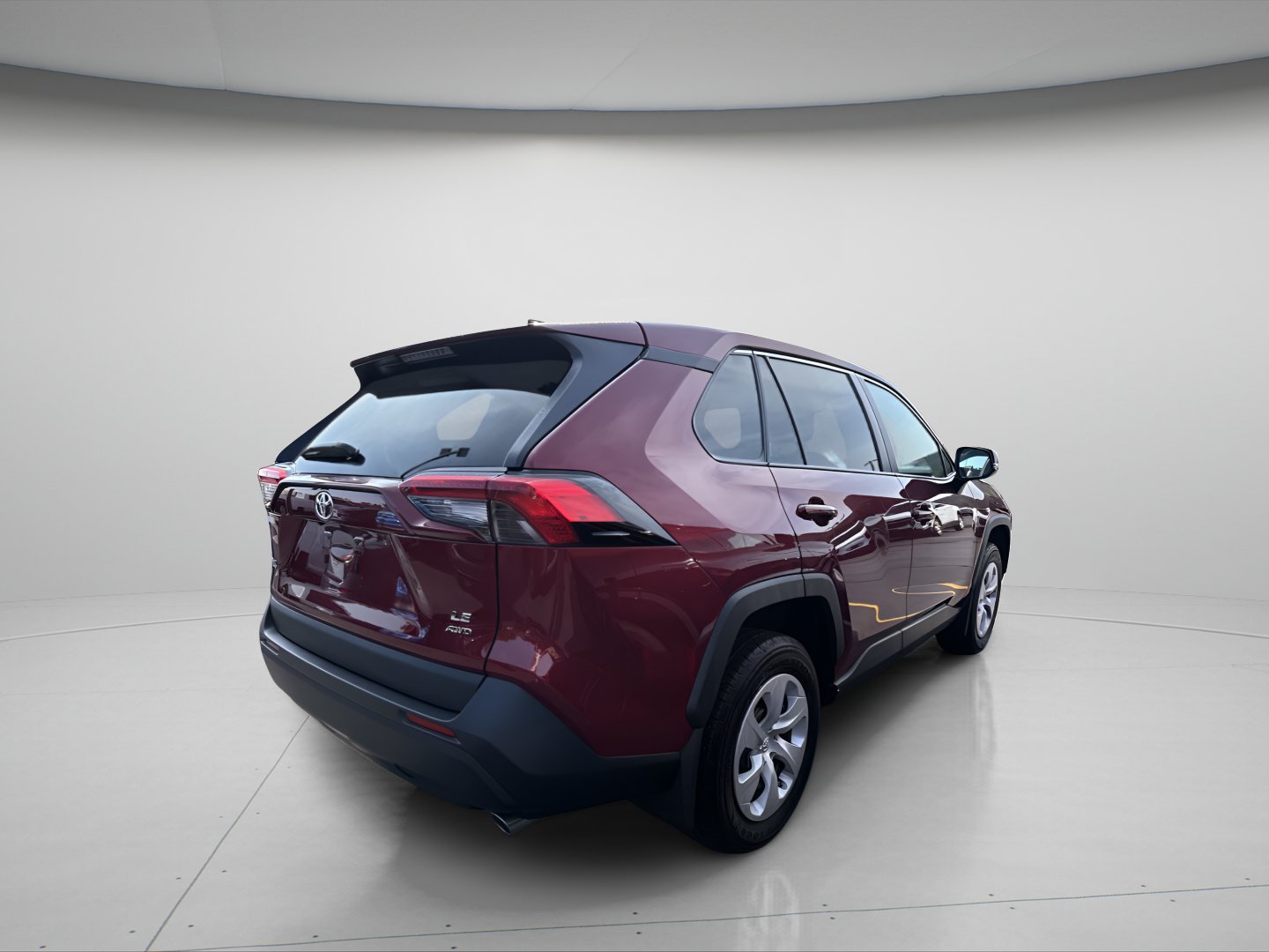 Used 2024 Toyota RAV4 LE AWD/4WD image 4