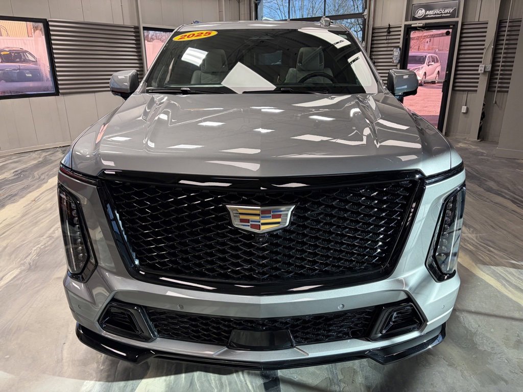 Used 2025 Cadillac Escalade ESV V image 52