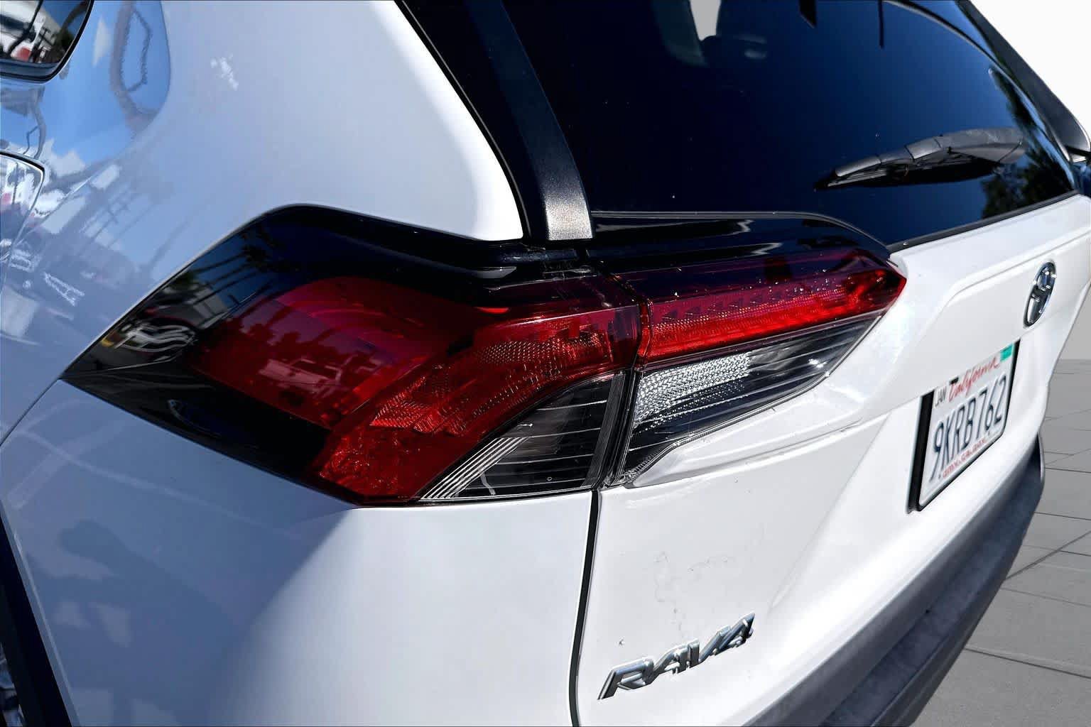 Used 2021 Toyota RAV4 XLE w/ XLE Grade Weather Package AWD/4WD image 28