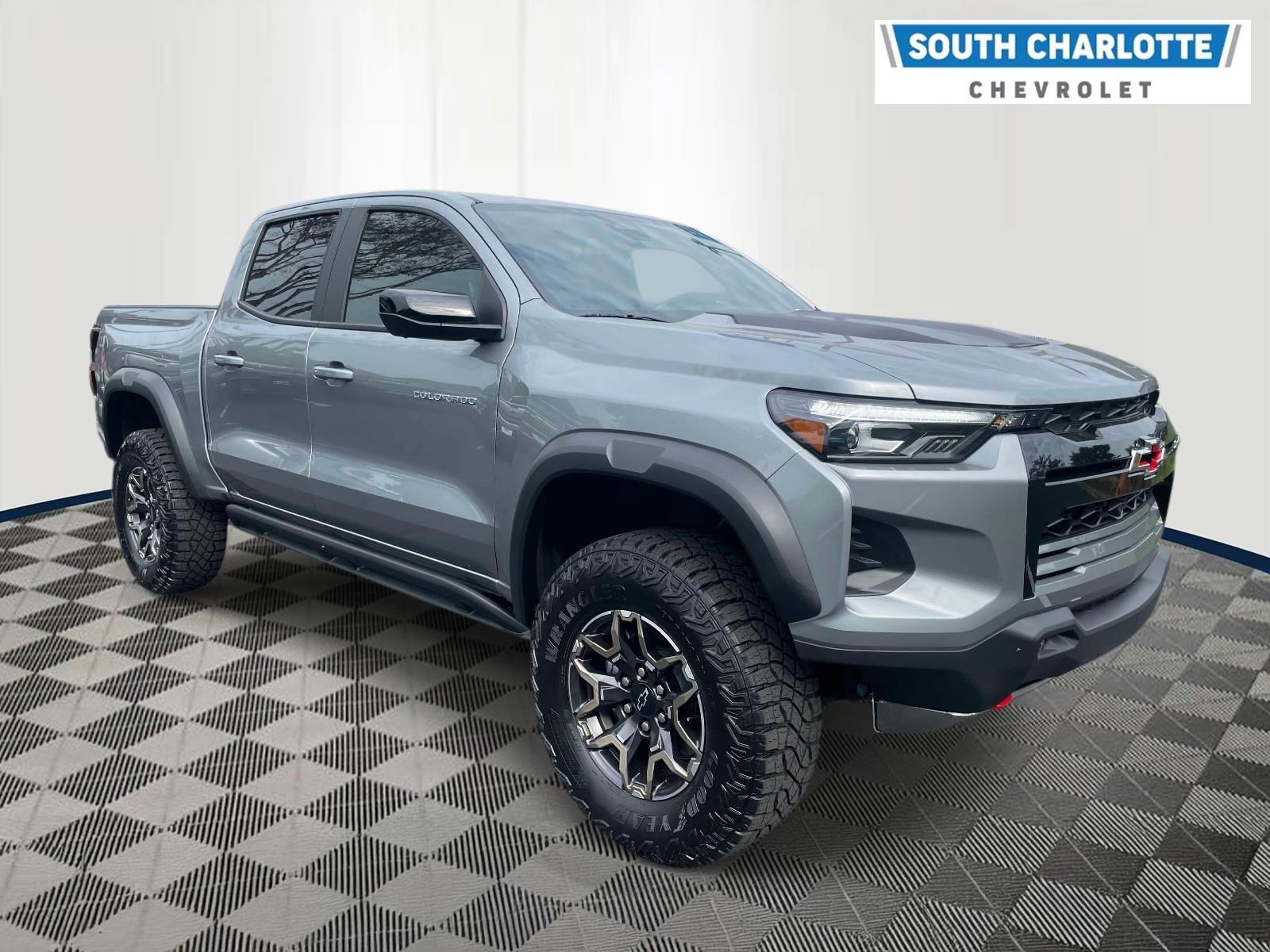 Used 2026 Chevrolet Colorado ZR2 w/ Technology Package AWD/4WD image 3