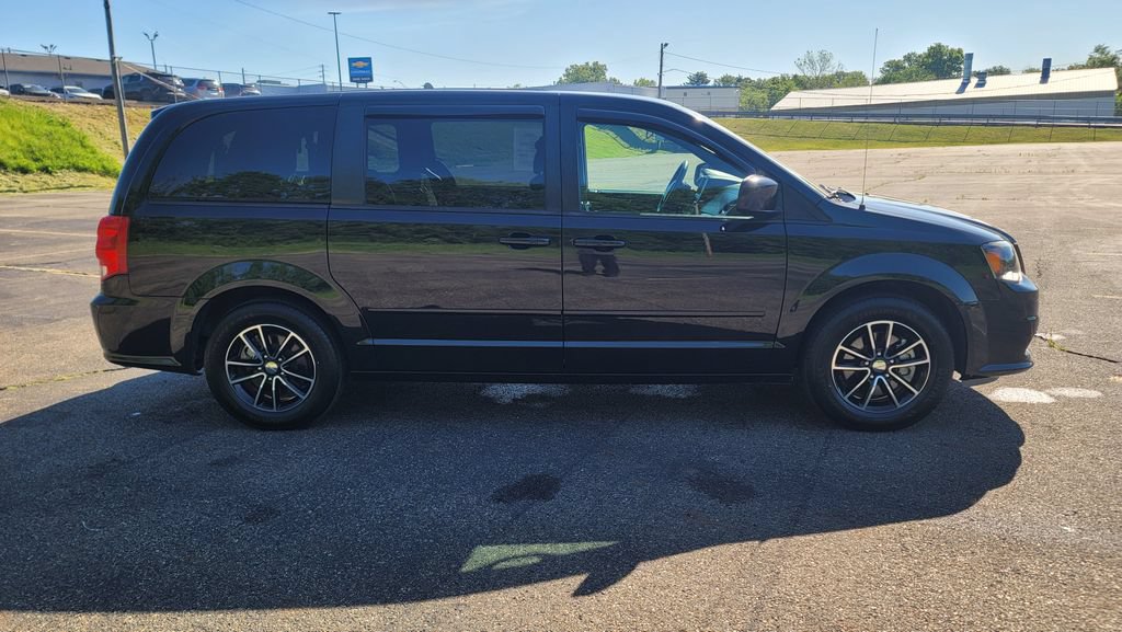 Used 2016 Dodge Grand Caravan SE FWD image 14