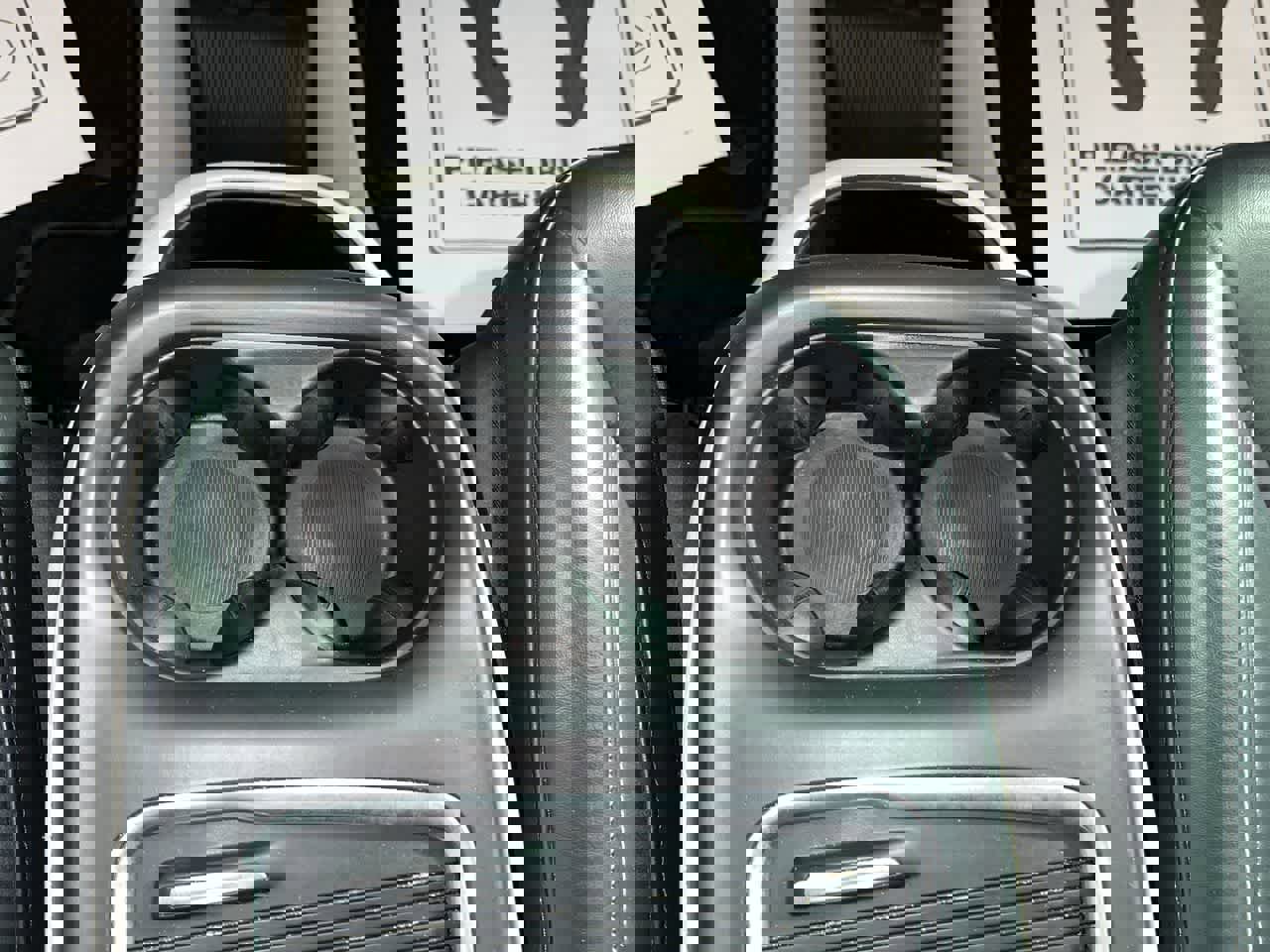 Used 2023 Chrysler Pacifica Touring-L image 21