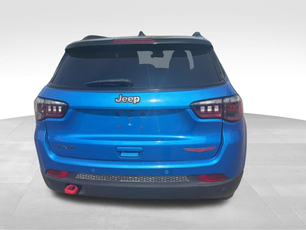 Used 2023 Jeep Compass Trailhawk w/ Trailhawk Convenience Group AWD/4WD image 5