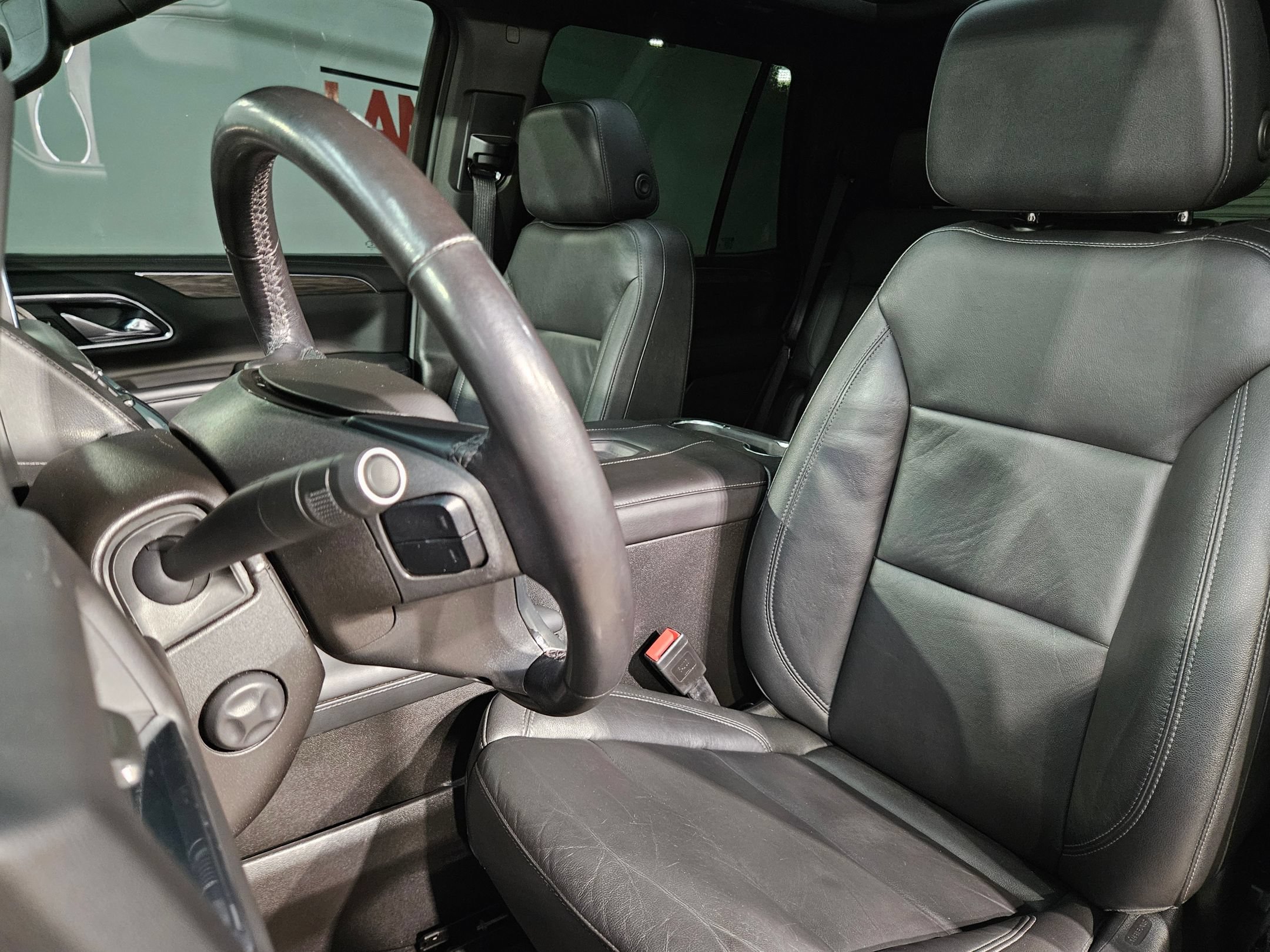 Used 2021 Chevrolet Tahoe Z71 w/ Luxury Package AWD/4WD image 25