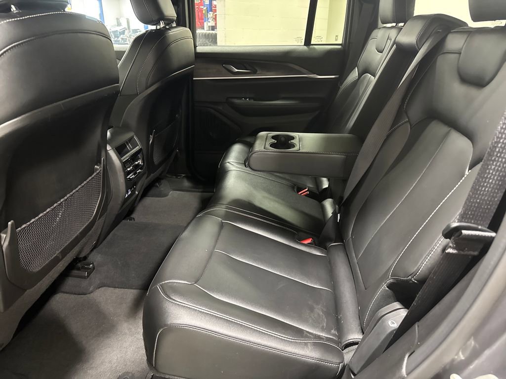 Used 2024 Jeep Grand Cherokee Limited AWD/4WD image 25