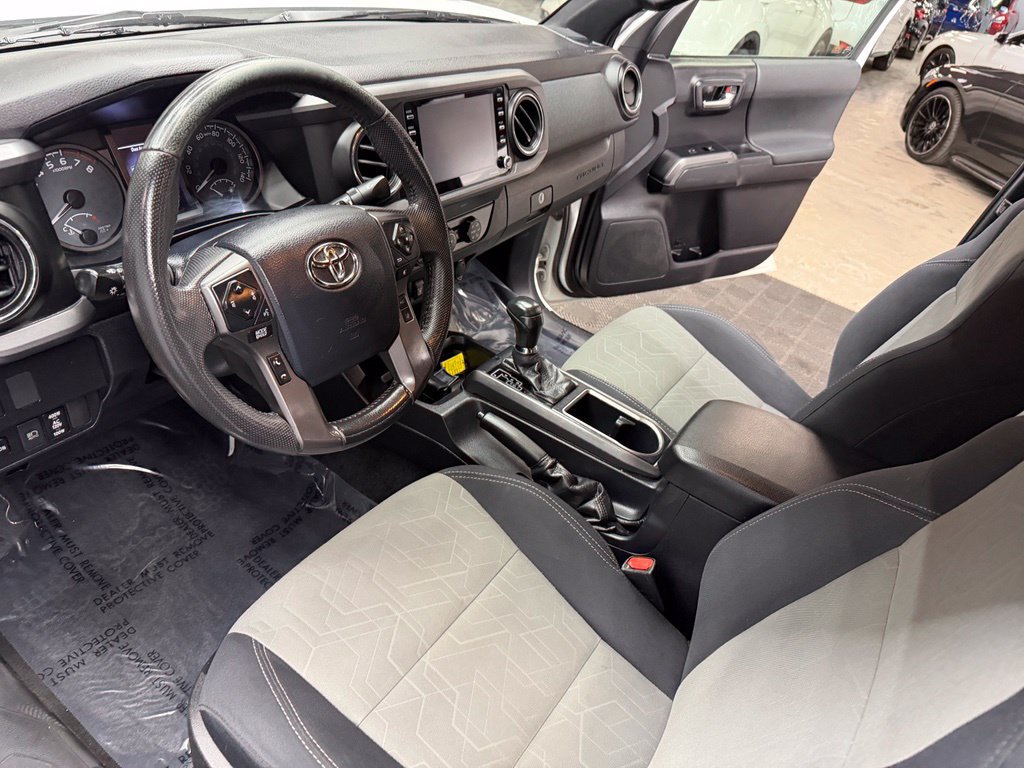 Used 2020 Toyota Tacoma TRD Sport w/ Technology Package AWD/4WD image 32