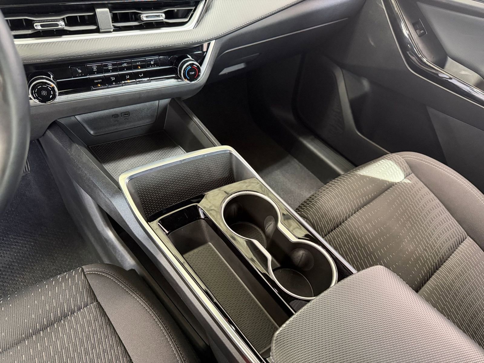 Used 2025 Chevrolet Equinox LT image 40