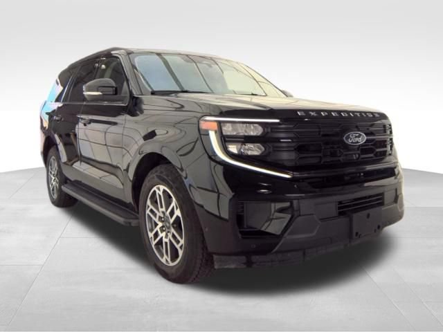 Used 2025 Ford Expedition Active AWD/4WD image 3