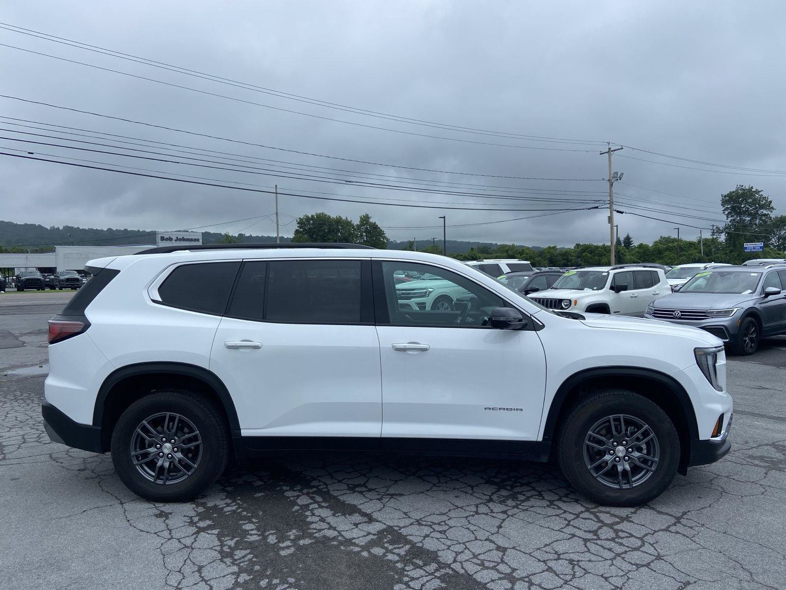 Used 2025 GMC Acadia Elevation AWD/4WD image 6