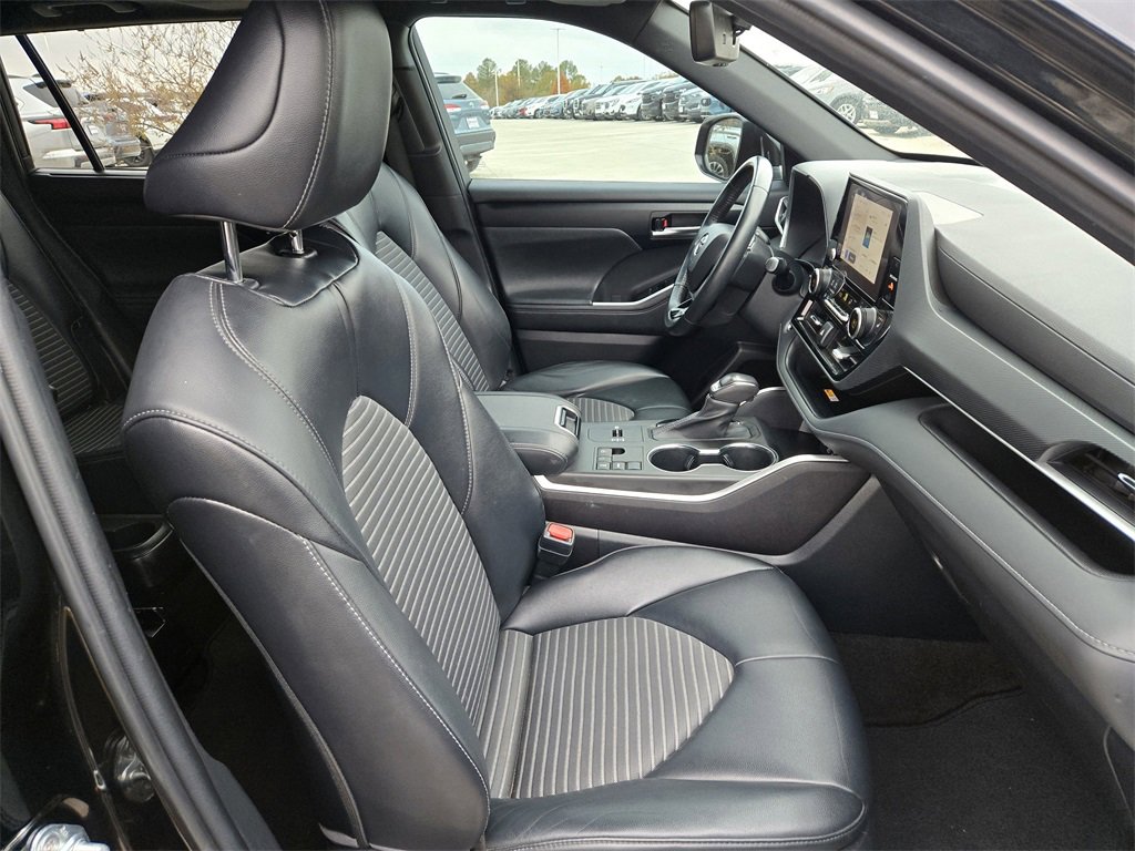 Used 2023 Toyota Highlander XSE image 29