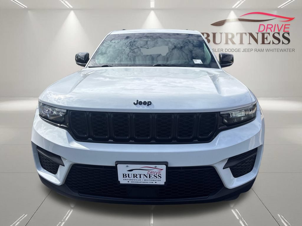 Used 2023 Jeep Grand Cherokee Altitude AWD/4WD image 3