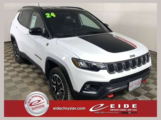Used 2024 Jeep Compass Trailhawk w/ Trailhawk Convenience Group AWD/4WD image 1
