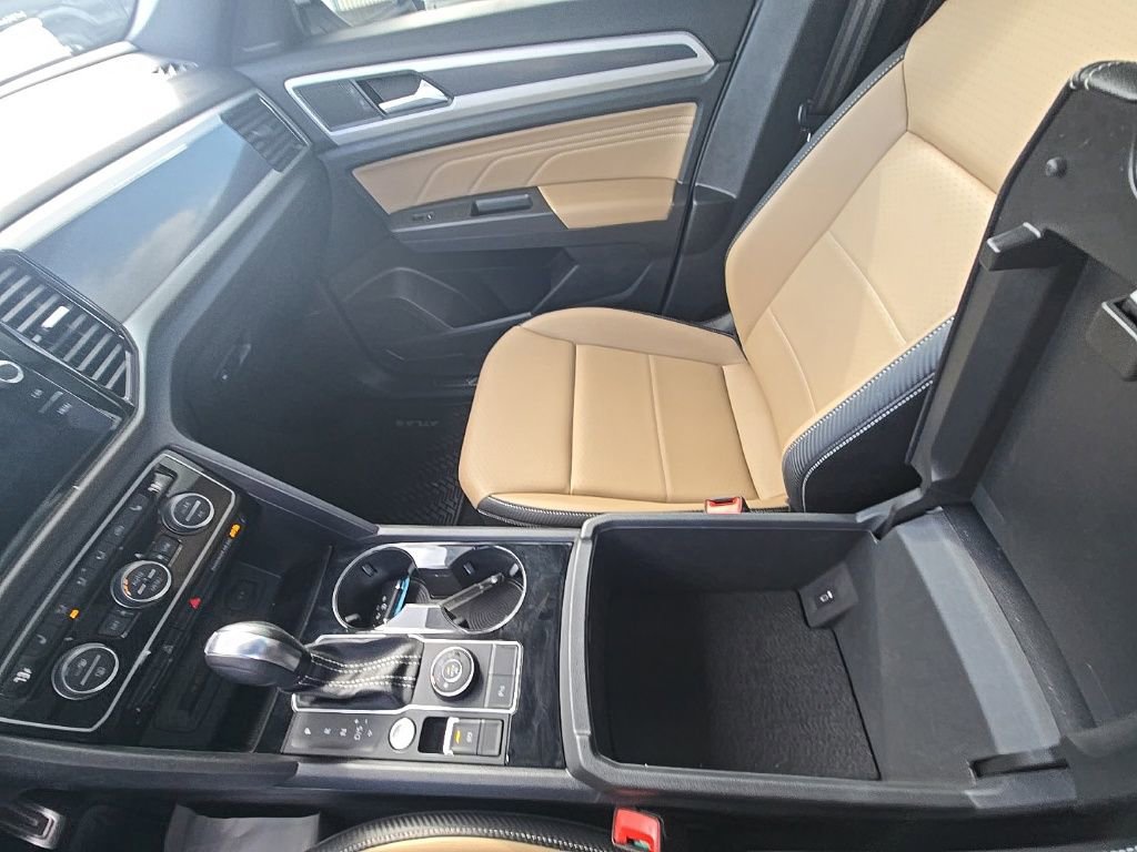 Used 2022 Volkswagen Atlas Cross Sport SEL R-Line image 25